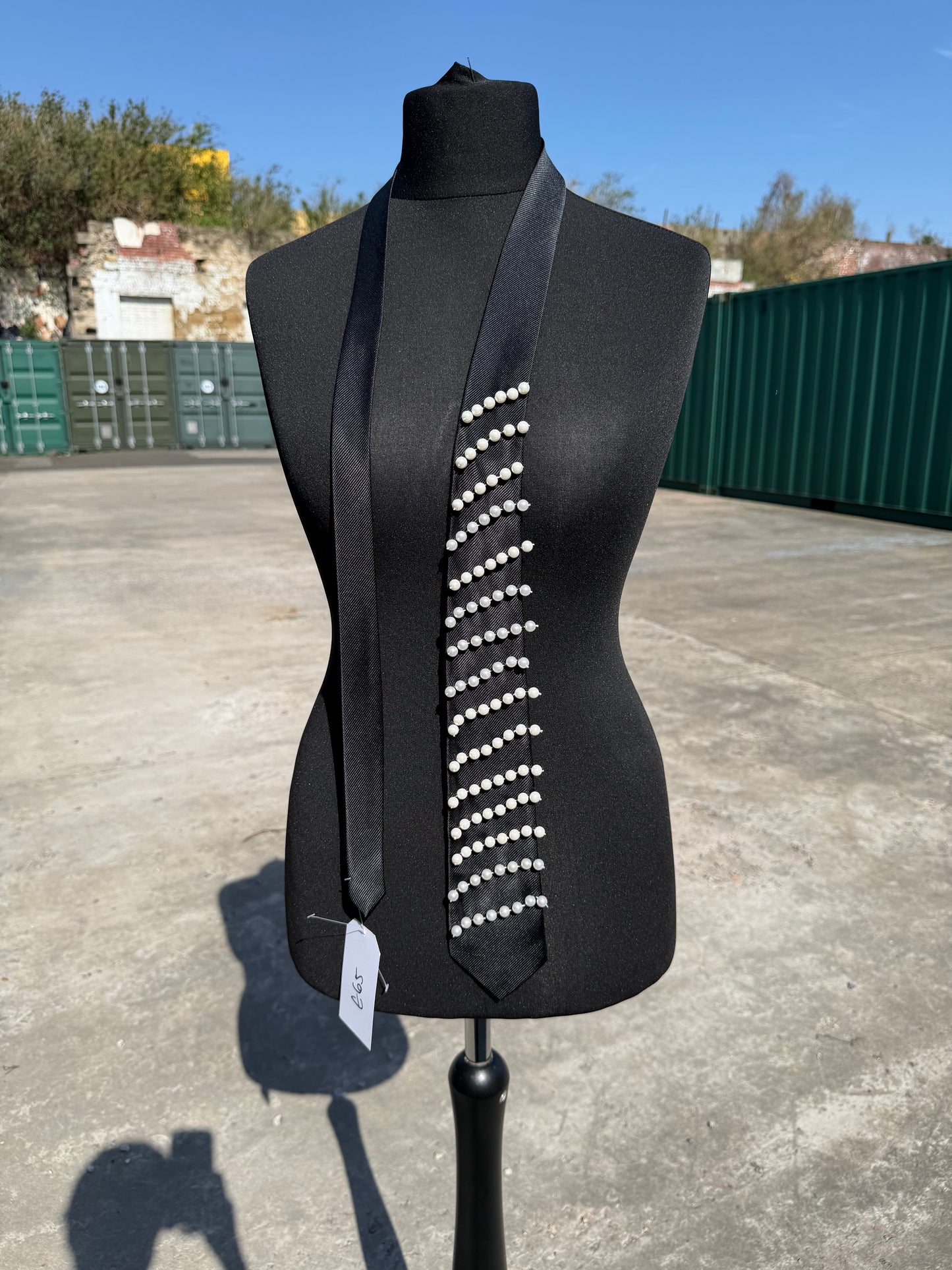 Pearl Tie